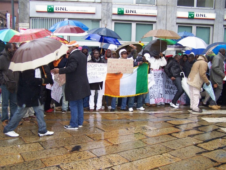 Grande mobilisation des Ivoiriens d’Italie devant le consulat de France à Milan : Le RHDP Italie accuse Gbagbo Laurent de faire du dilatoire